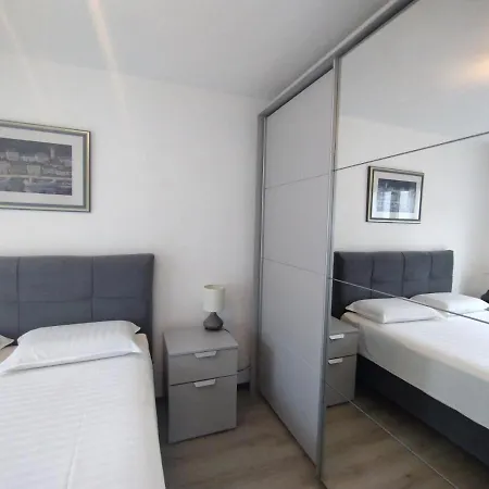 In With Terrace, Air Condition, Wifi, Washing Machine 公寓
